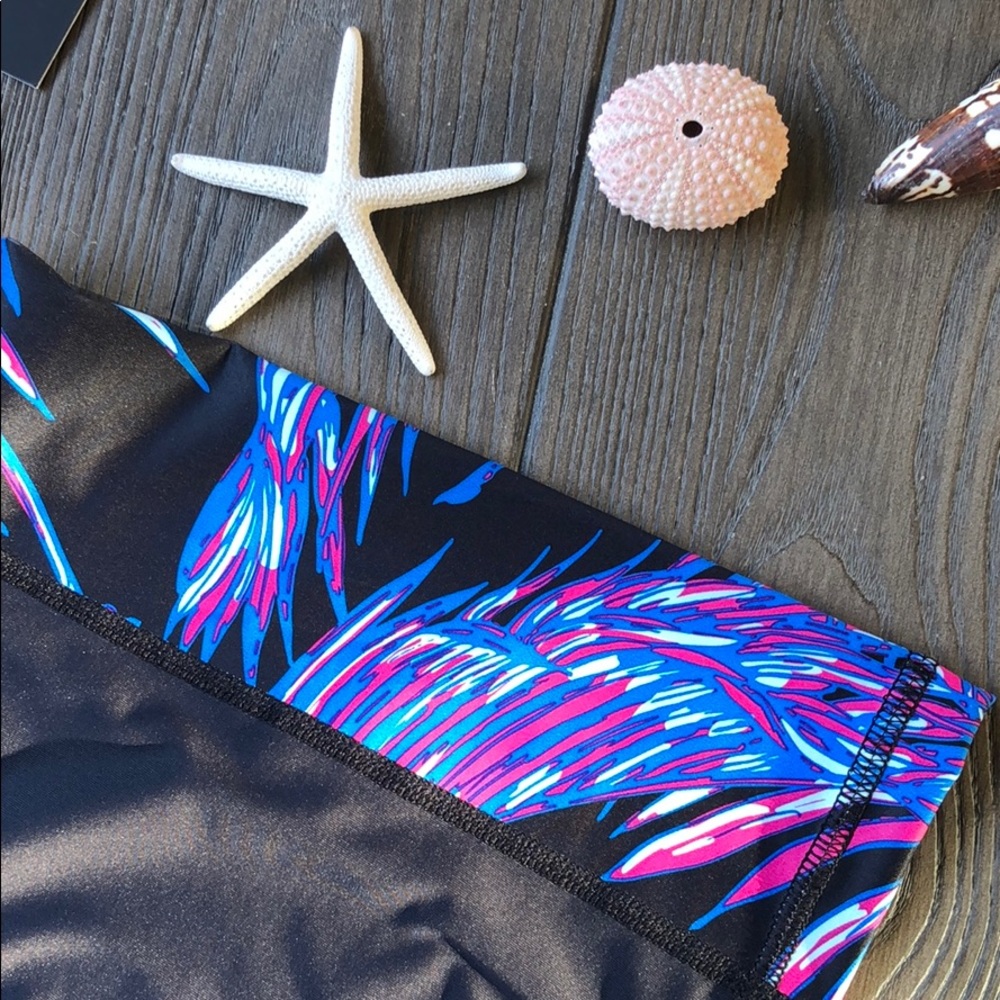 🌸🌴HURLEY RASH GUARD🌴🌸 - Picture 4 of 7